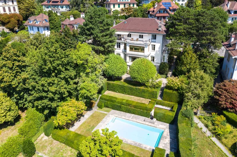 Propriété d'époque et vue dominante sur la ville et le Léman (10)