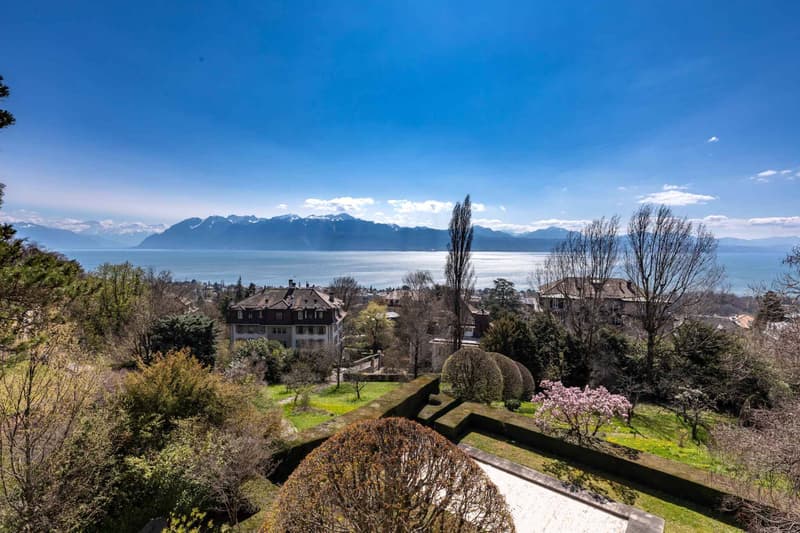 Elegantes Anwesen mit dominierendem Blick auf die Stadt und den Genfersee (11)
