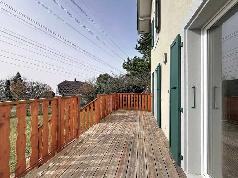 Four and a half room triplex - large garden and partial lake view (12)
