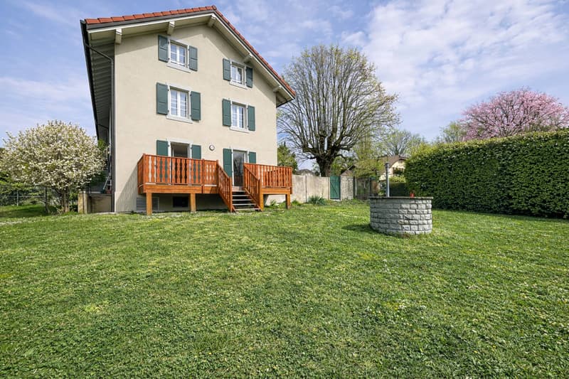 Four and a half room triplex - large garden and partial lake view (11)