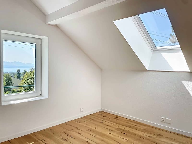 Four and a half room triplex - large garden and partial lake view (8)