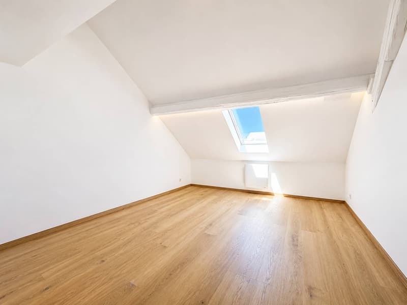 Au centre du village, attique de 153 m2 avec du cachet (12)