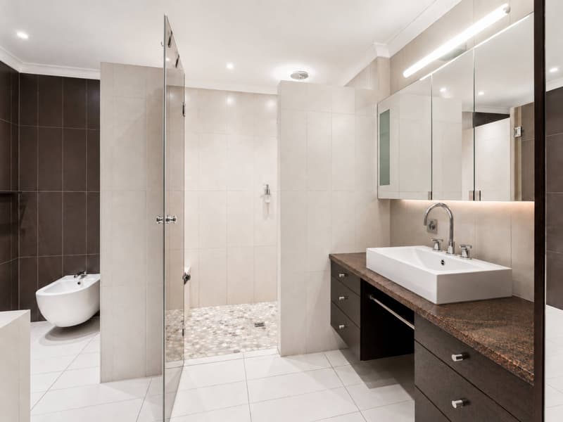 Spacieux appartement contemporain de 5.5 pièces avec vue panoramique (11)