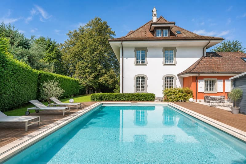 Propriété de caractère avec piscine au cur dun écrin de verdure (13)