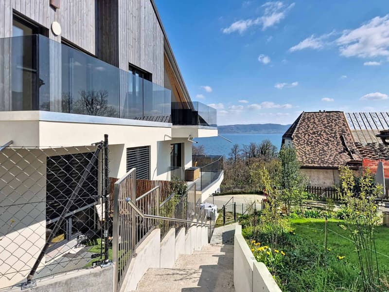 Attique d'exception avec vue imprenable sur le lac de Neuchâtel (10)