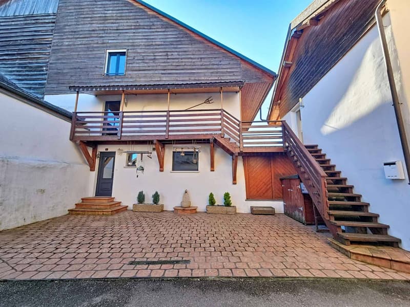 Renovated character house with independent studio and spacious areas (11)