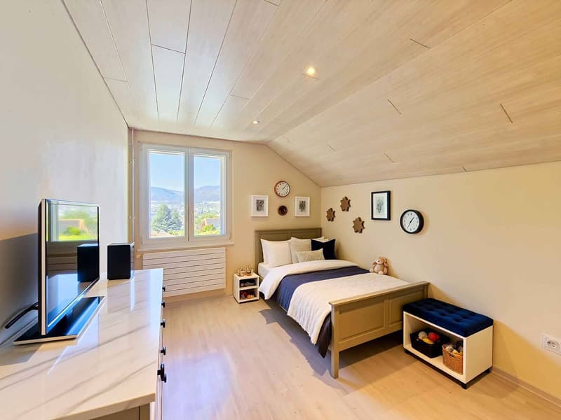 Individual villa with pool in residential area (10)