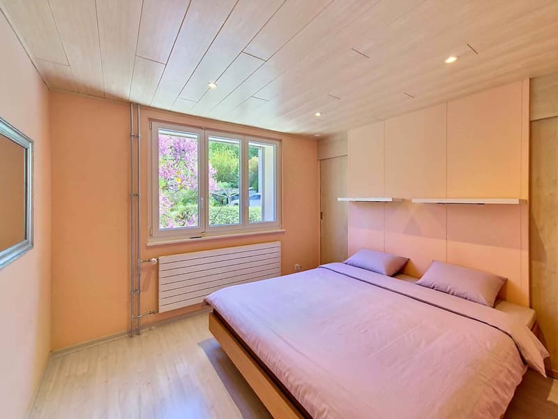 Individual villa with pool in residential area (7)