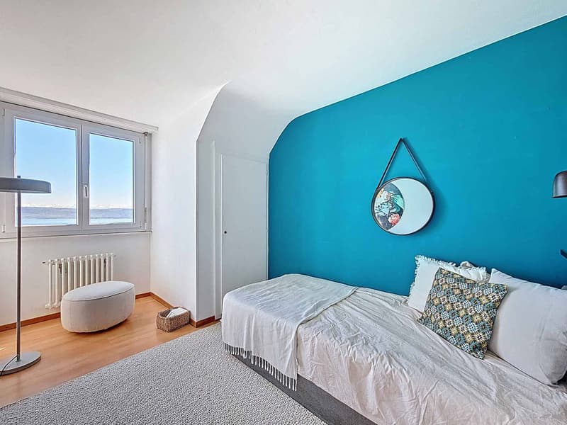 Charming villa with panoramic views of Lake Neuchâtel (7)