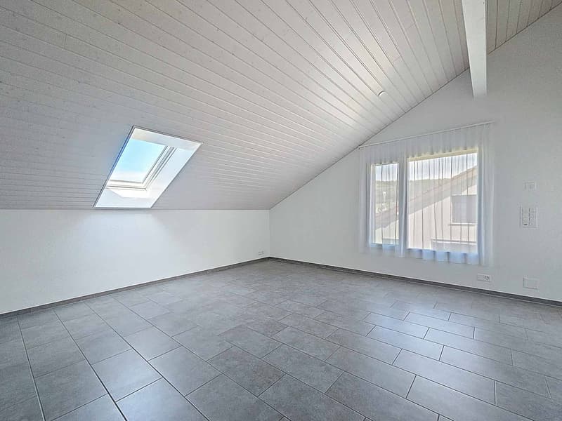 Modern 3.5-room apartment with balcony-loggia (5)