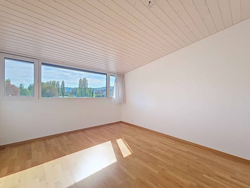 Modern 3.5-room apartment with balcony-loggia (8)