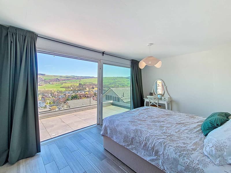 Contemporary architect-designed villa with spacious rooms (7)