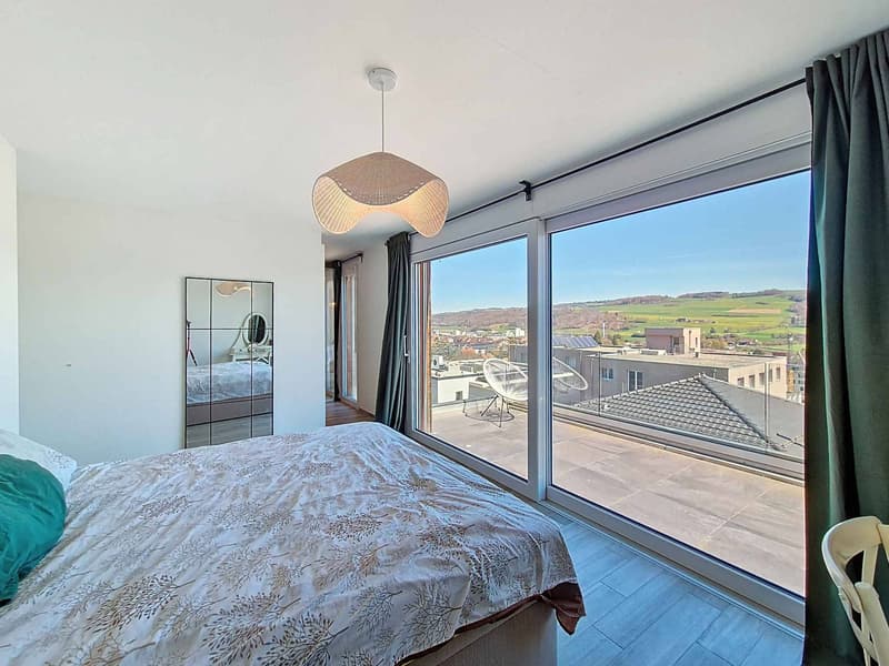 Contemporary architect-designed villa with spacious rooms (8)