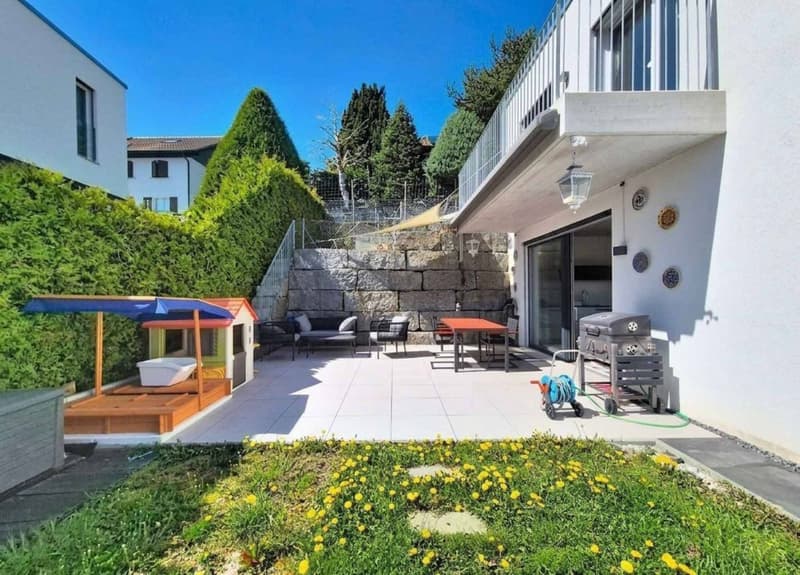 Contemporary architect-designed villa with spacious rooms (12)