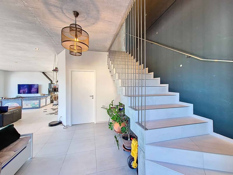 Contemporary architect-designed villa with spacious rooms (4)