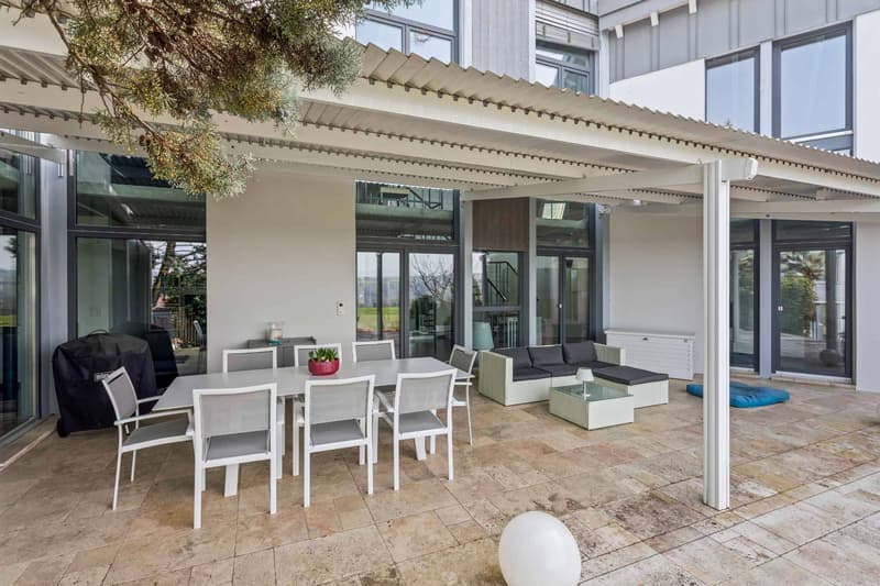 Contemporary architect's villa with 7.5 rooms and swimming pool (12)