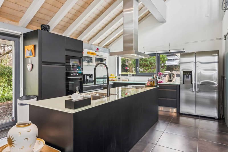 Contemporary architect's villa with 7.5 rooms and swimming pool (5)
