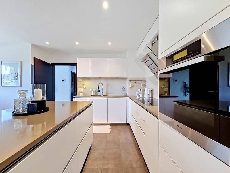 Beautiful 6.5-Room Family House with Potential for Independent Activity (6)