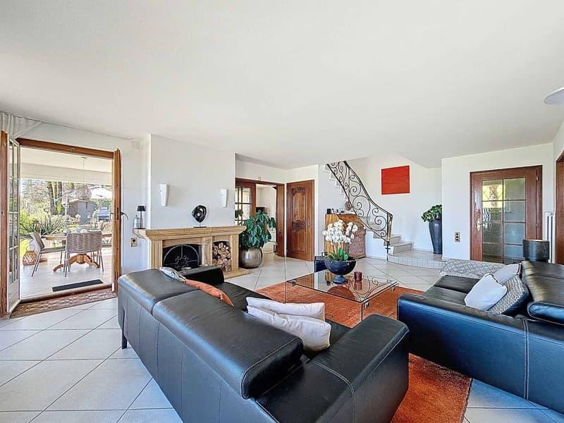 Villa di charme con vista panoramica sul lago di Neuchâtel (2)