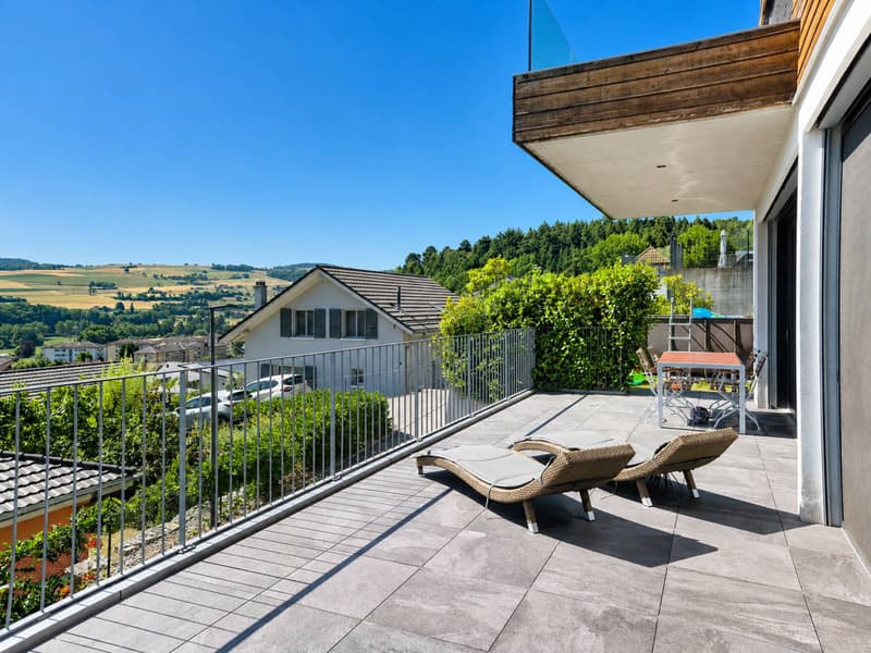 Villa im modernen Architekturstil mit geräumigen Räumen (10)
