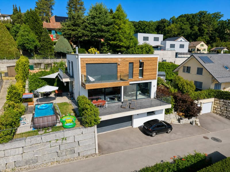 Villa im modernen Architekturstil mit geräumigen Räumen (12)