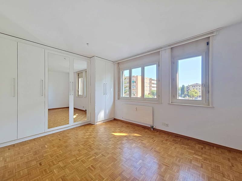 Elegantes 4.5-Zimmer-Familienapartment mit Kamin und Loggia (6)