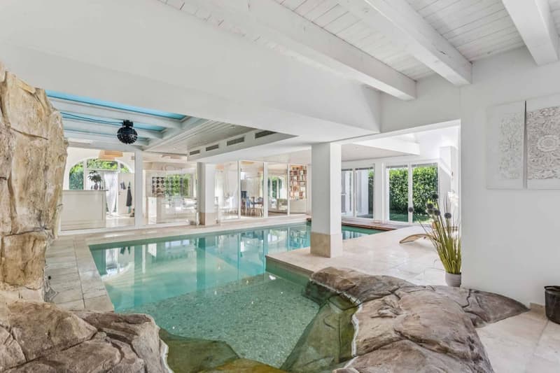 Propriété d'exception avec piscine intérieure et espace bien-être (11)