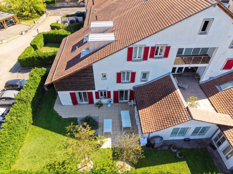 Propriété d'exception avec piscine intérieure et espace bien-être (13)