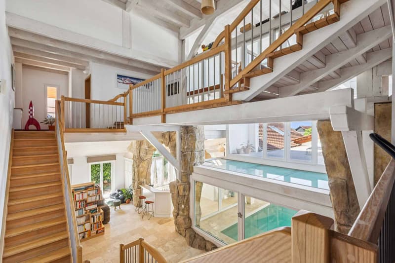 Propriété d'exception avec piscine intérieure et espace bien-être (3)