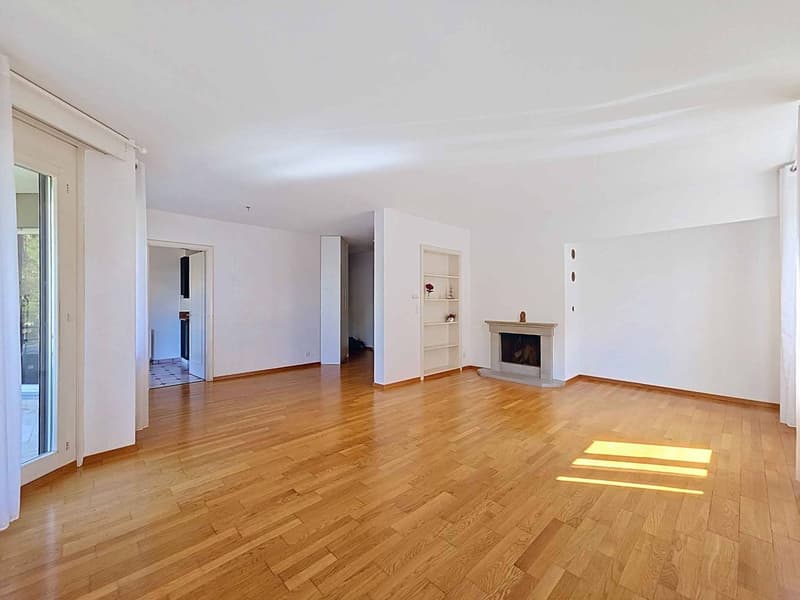 Élégant appartement familial de 4.5 pièces avec cheminée et loggia (3)