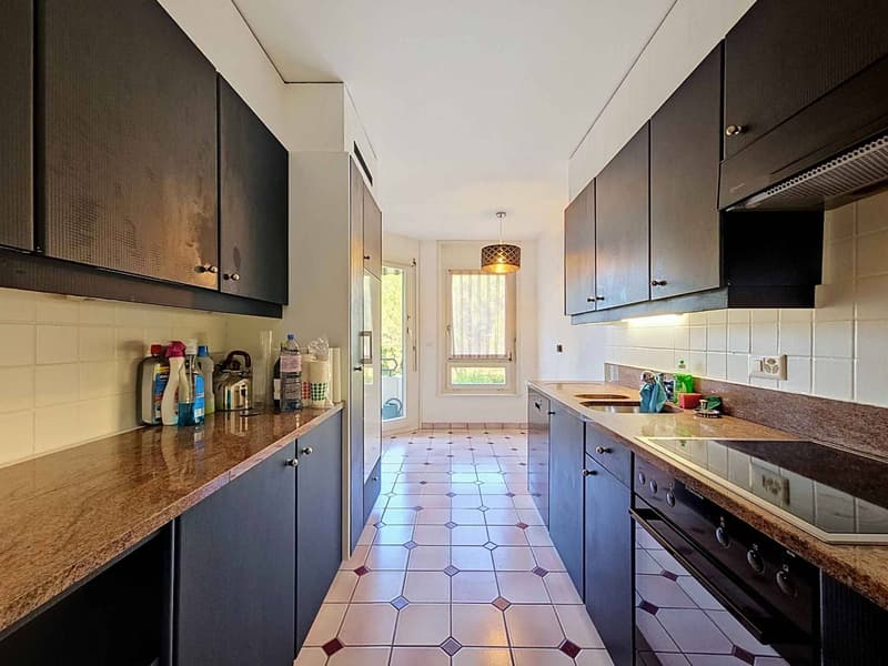 Élégant appartement familial de 4.5 pièces avec cheminée et loggia (4)