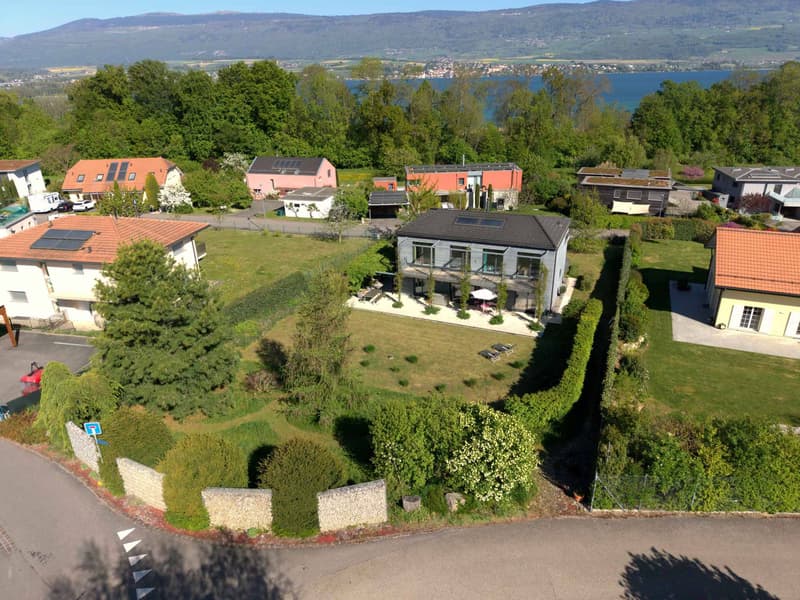 VILLA CONTEMPORAINE MINERGIE DANS UN ENVIRONNEMENT PRIVILÉGIÉ (1)