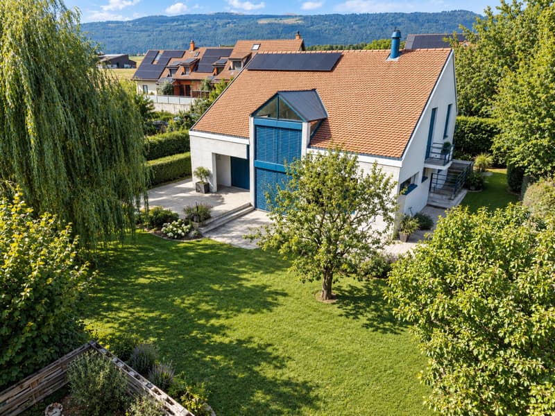 Une architecture singulière au cur dun environnement verdoyant (12)