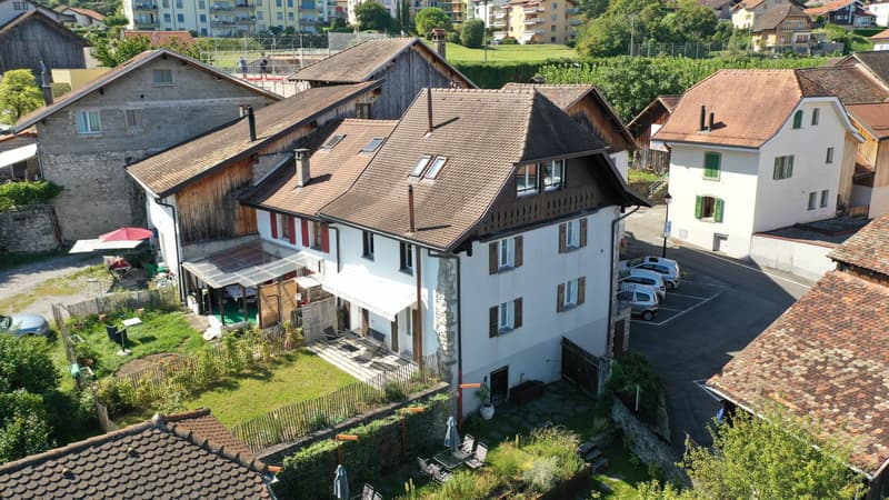 Casa con 2 appartamenti, situata nel cuore del villaggio di Saint-Gingolph (12)