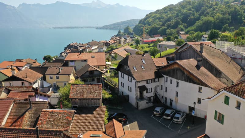 Casa con 2 appartamenti, situata nel cuore del villaggio di Saint-Gingolph (13)