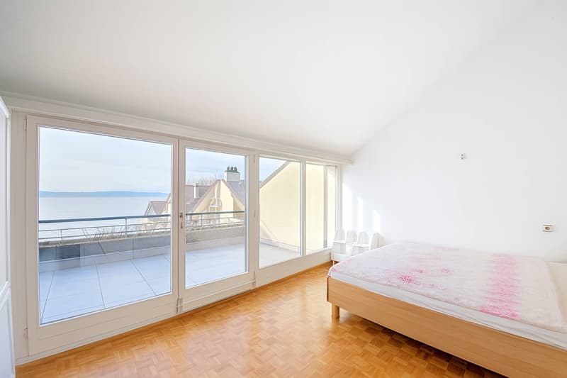 Grand duplex de 3.5 pièces avec vue imprenable sur le lac et les montagnes (7)