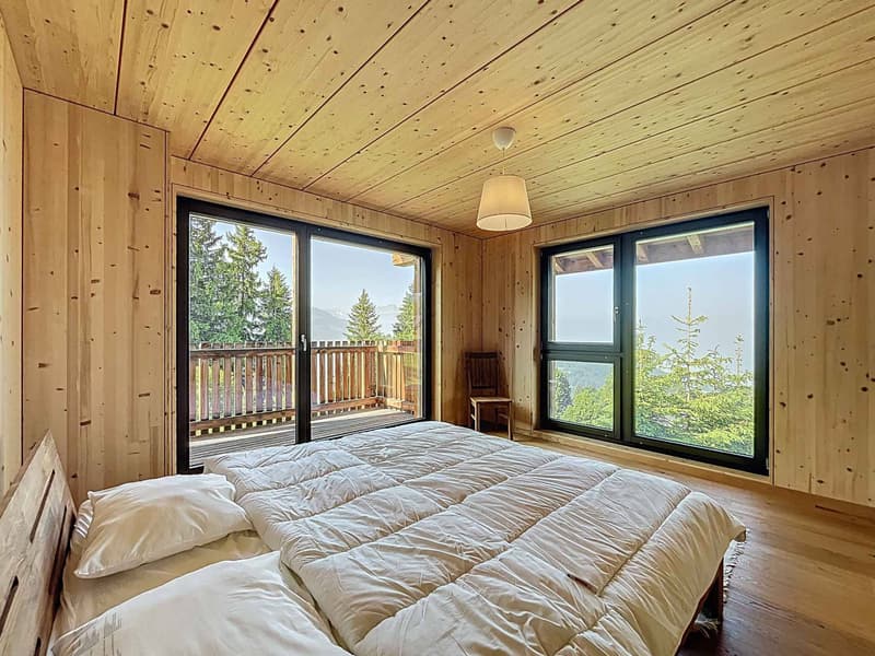 Chalet contemporaneo con vista libera sulle montagne (4)