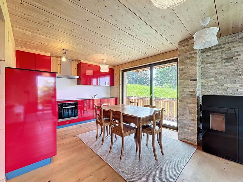 Chalet contemporaneo con vista libera sulle montagne (3)