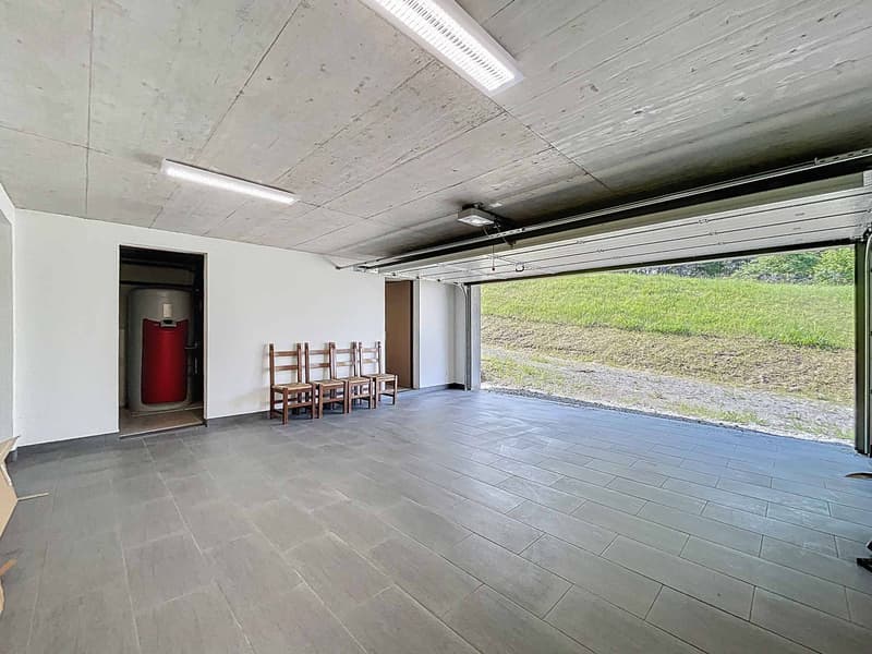 Chalet contemporaneo con vista libera sulle montagne (9)