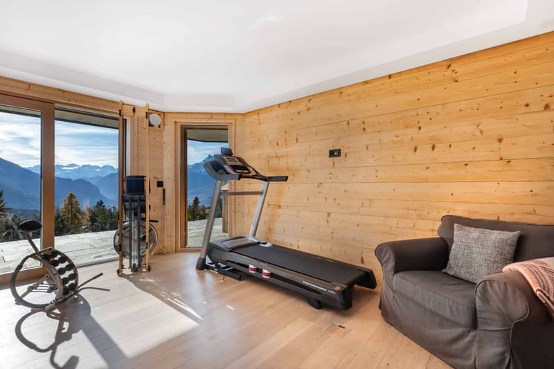 Exceptional chalet with private elevator and breathtaking view (11)