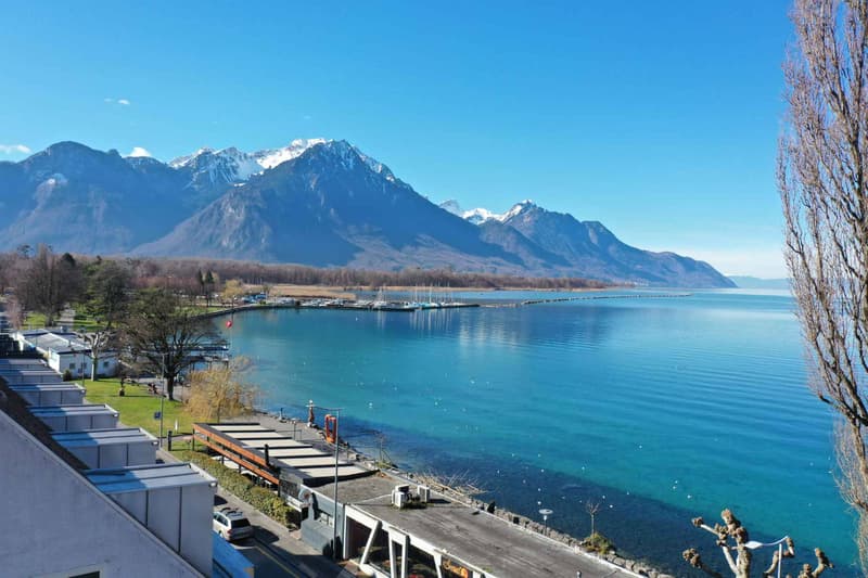 In esclusiva! Attico di 4.5 locali con ampia terrazza e vista mozzafiato sul lago (2)