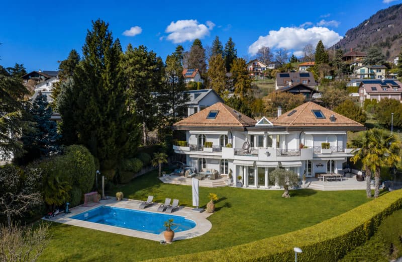 Unique Property of 8.5 rooms with panoramic view and pool (12)