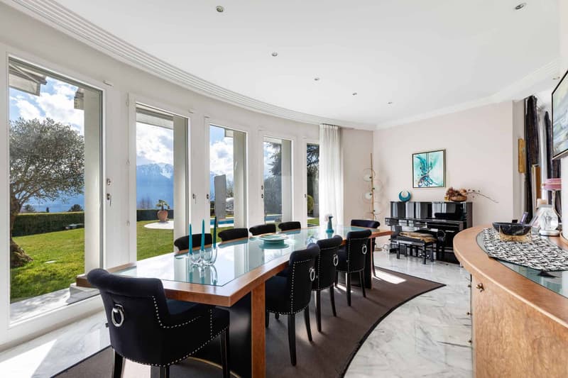Unique Property of 8.5 rooms with panoramic view and pool (3)