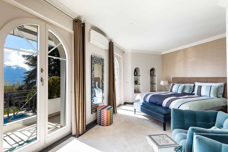 Unique Property of 8.5 rooms with panoramic view and pool (8)