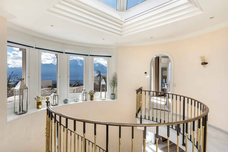 Unique Property of 8.5 rooms with panoramic view and pool (7)