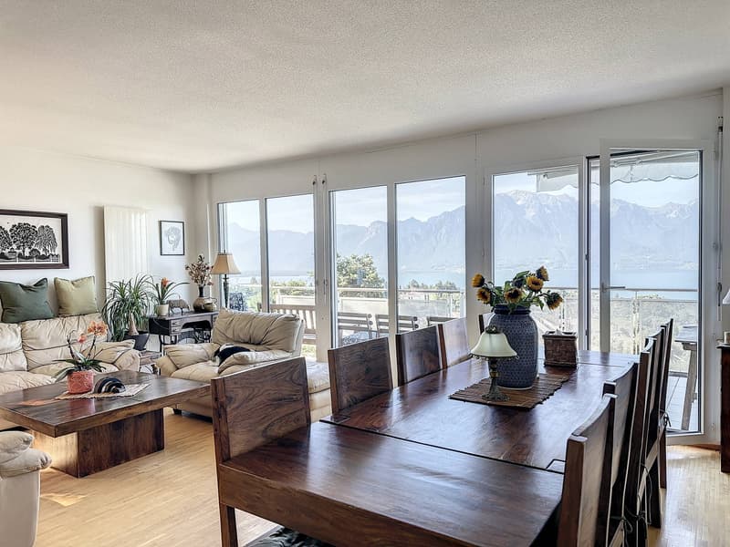 Semi-detached villa with 5.5 rooms, offering a panoramic view of the lake and the Alps! (11)