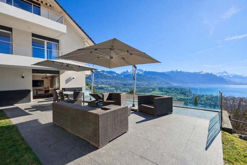Duplex with villa features and breathtaking view of the lake (1)