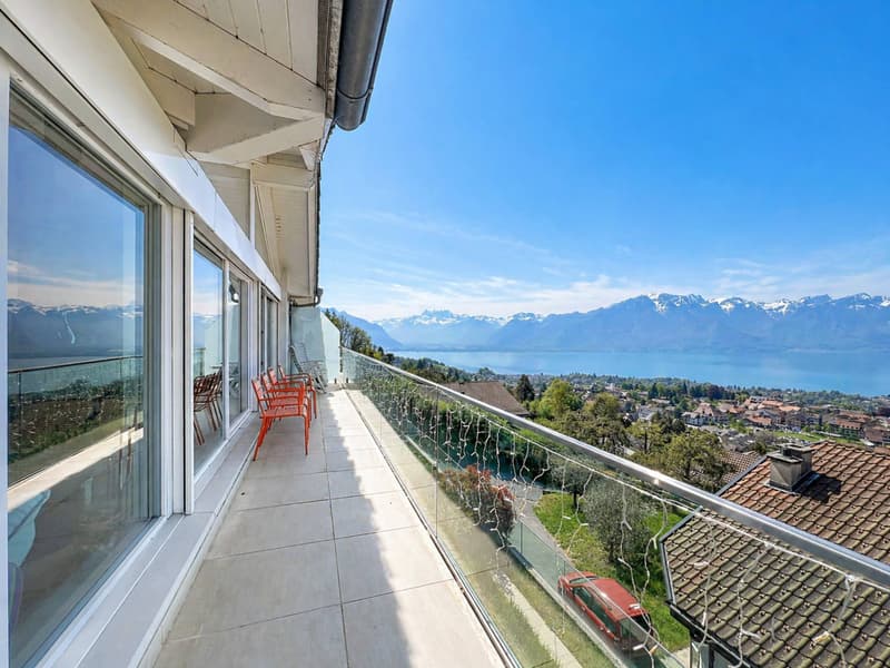 Schöne Familienvilla mit Panoramablick auf den See und die Alpen (5)