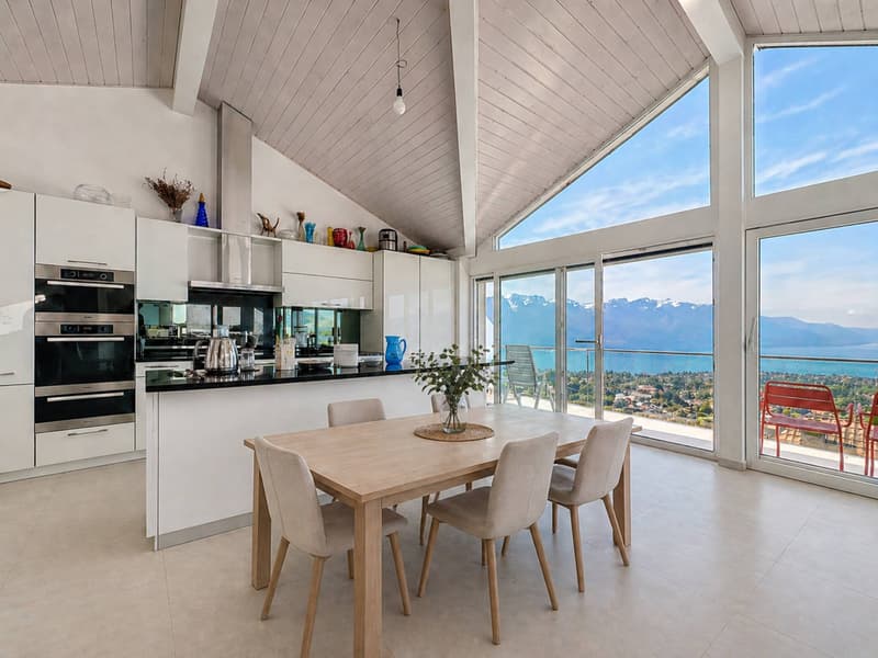 Schöne Familienvilla mit Panoramablick auf den See und die Alpen (3)