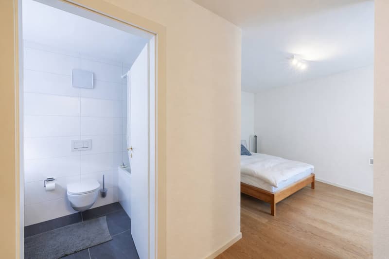 Geräumige 5.5-Zimmer-Wohnung mit Terrasse und großem Garten (10)